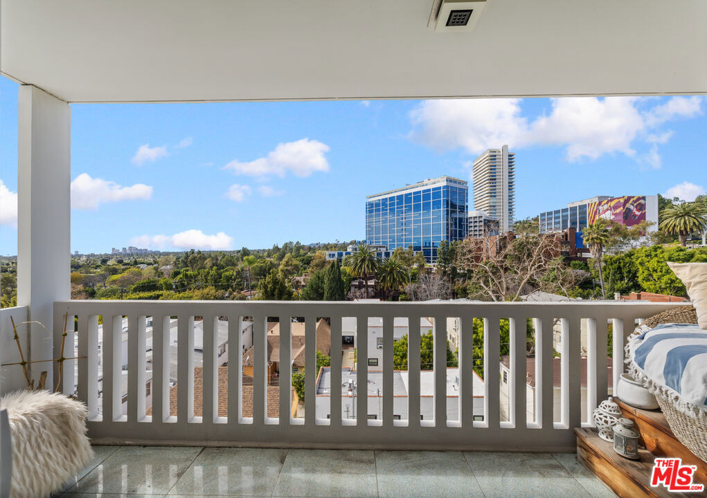 999 N Doheny Drive - Photo 12