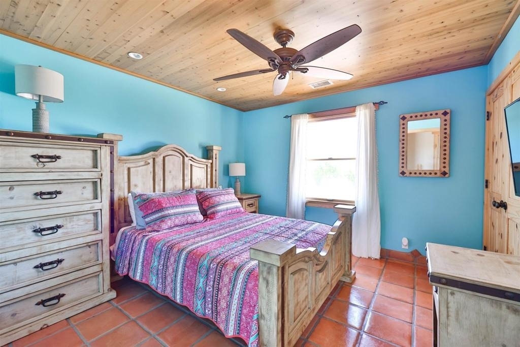 25933 Potrero Valley Rd - Photo 18