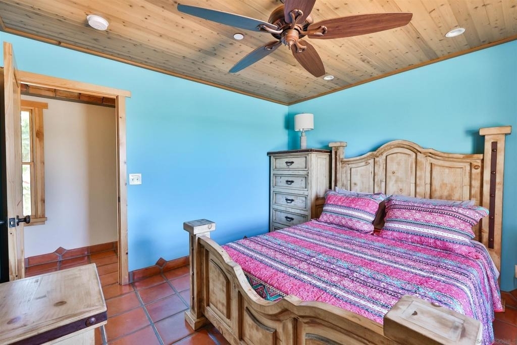 25933 Potrero Valley Rd - Photo 19
