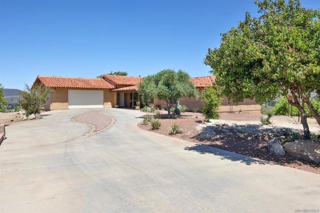 25933 Potrero Valley Rd - Photo 2