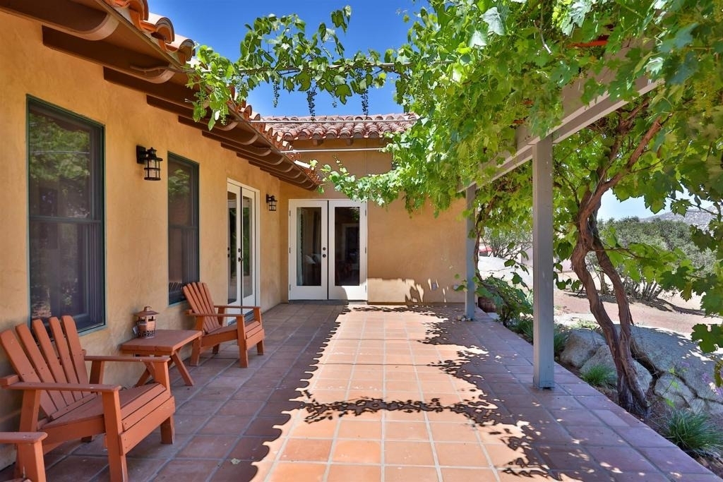 25933 Potrero Valley Rd - Photo 0