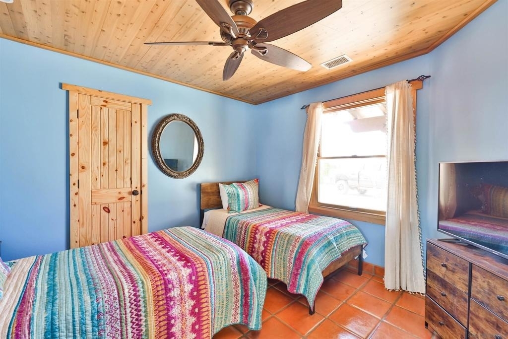 25933 Potrero Valley Rd - Photo 15
