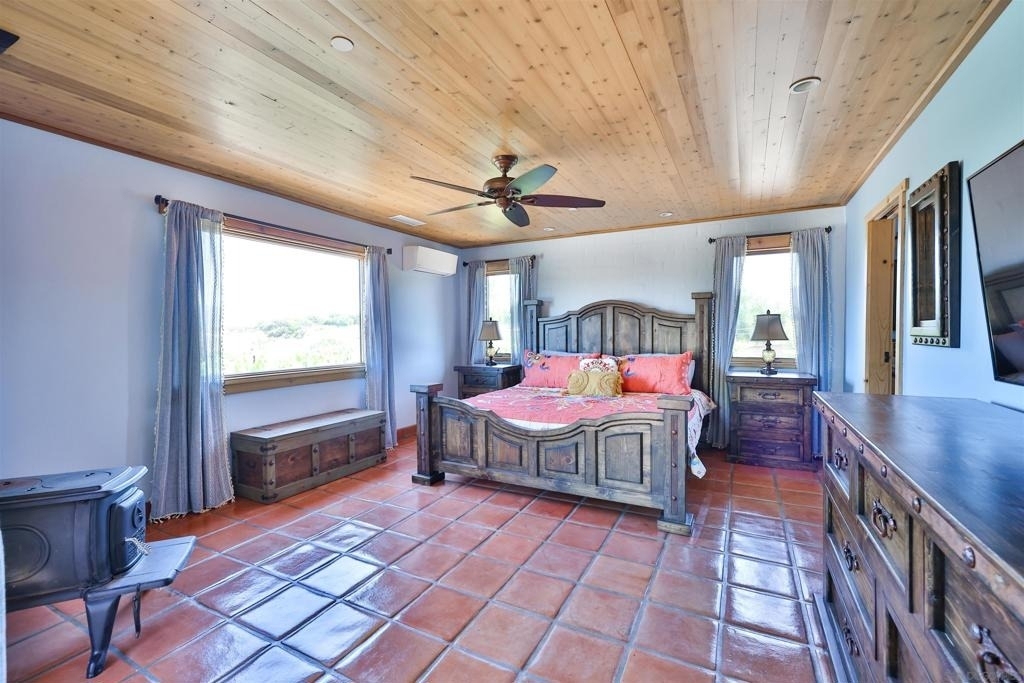25933 Potrero Valley Rd - Photo 20