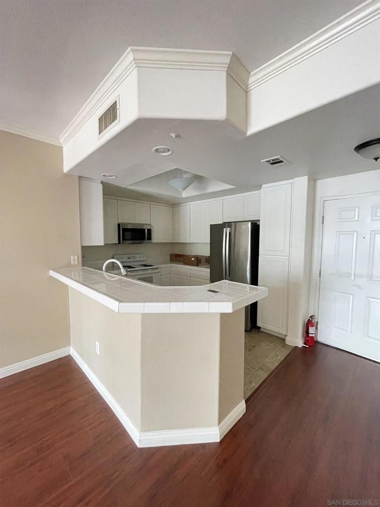 9229 Regents Rd - Photo 1