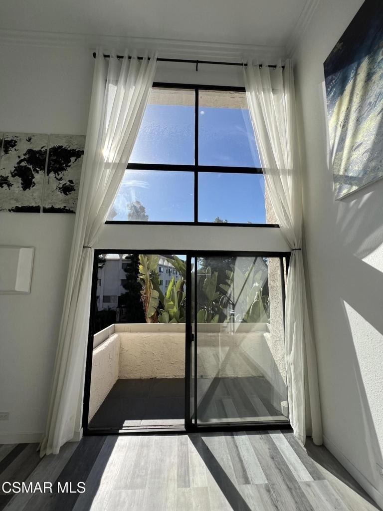 1440 Veteran Avenue - Photo 2