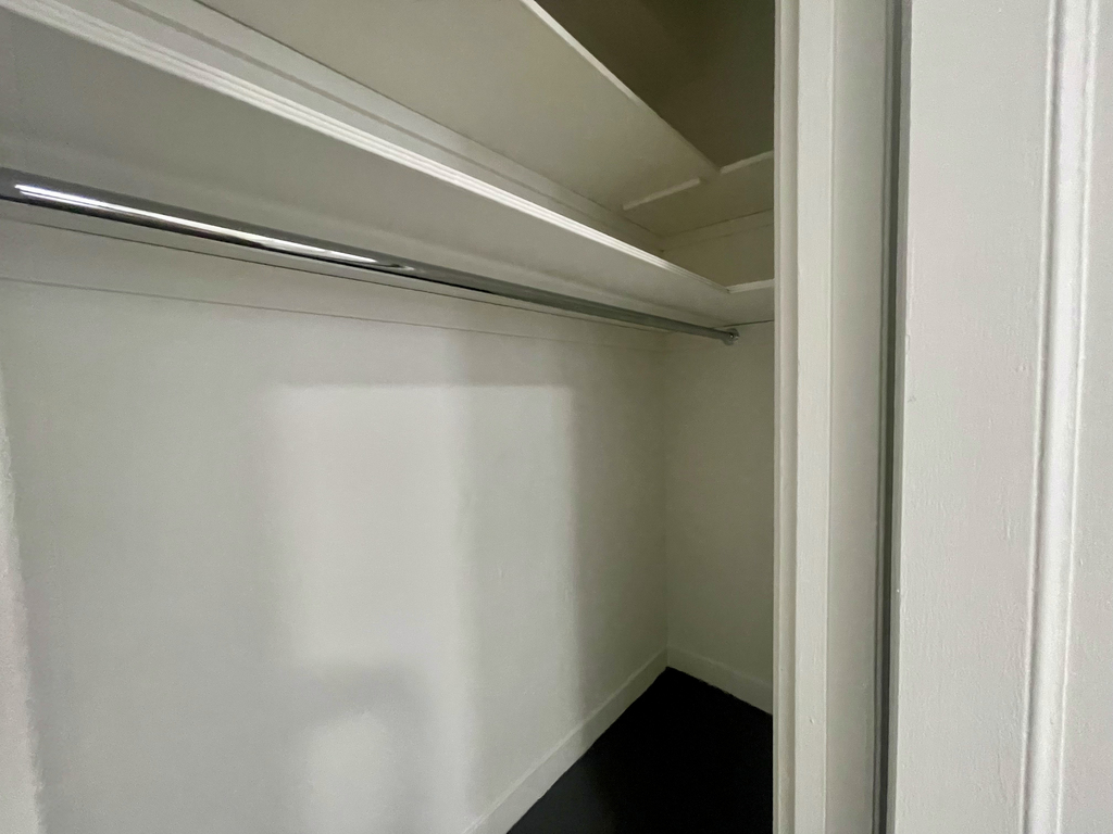 East 46th Street - Photo 5