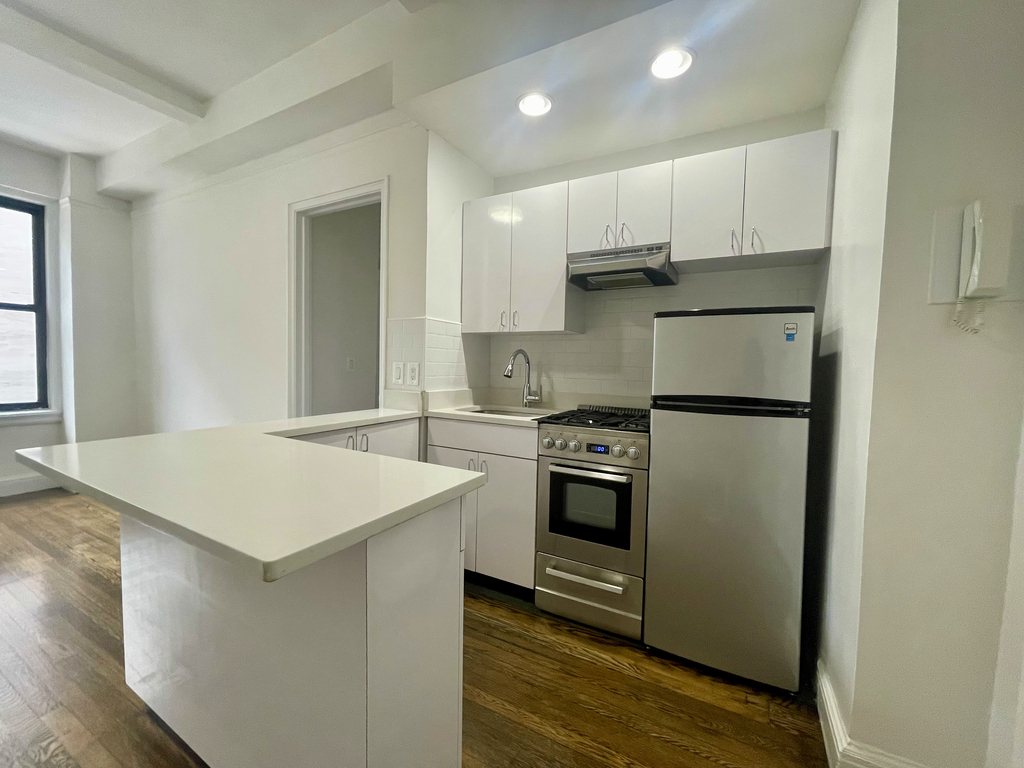 East 46th Street - Photo 0