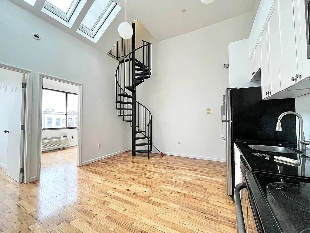 324 Melrose Street - Photo 0