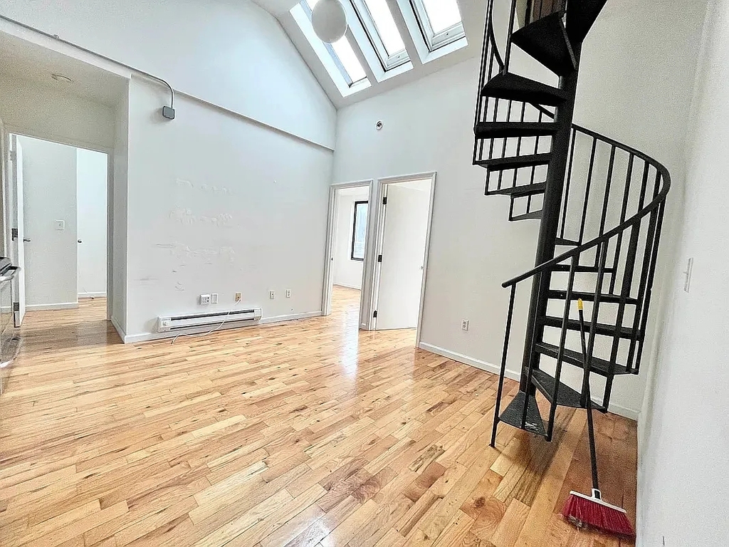 324 Melrose Street - Photo 3