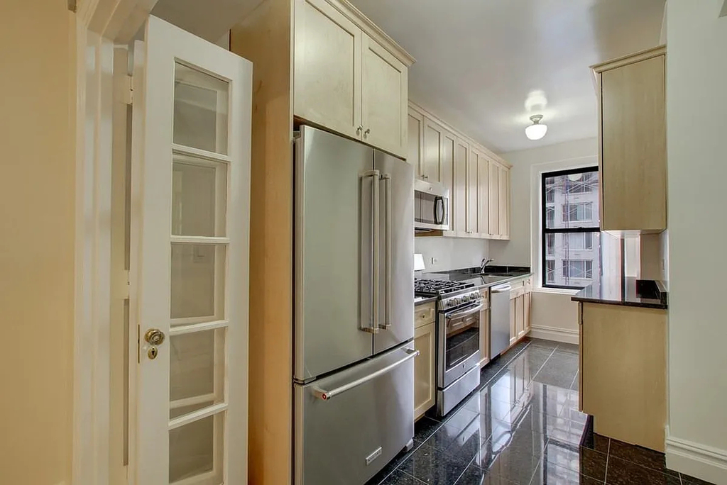 East 68th Street - Photo 2