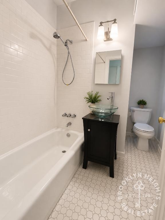 211 Clinton St. - Photo 3
