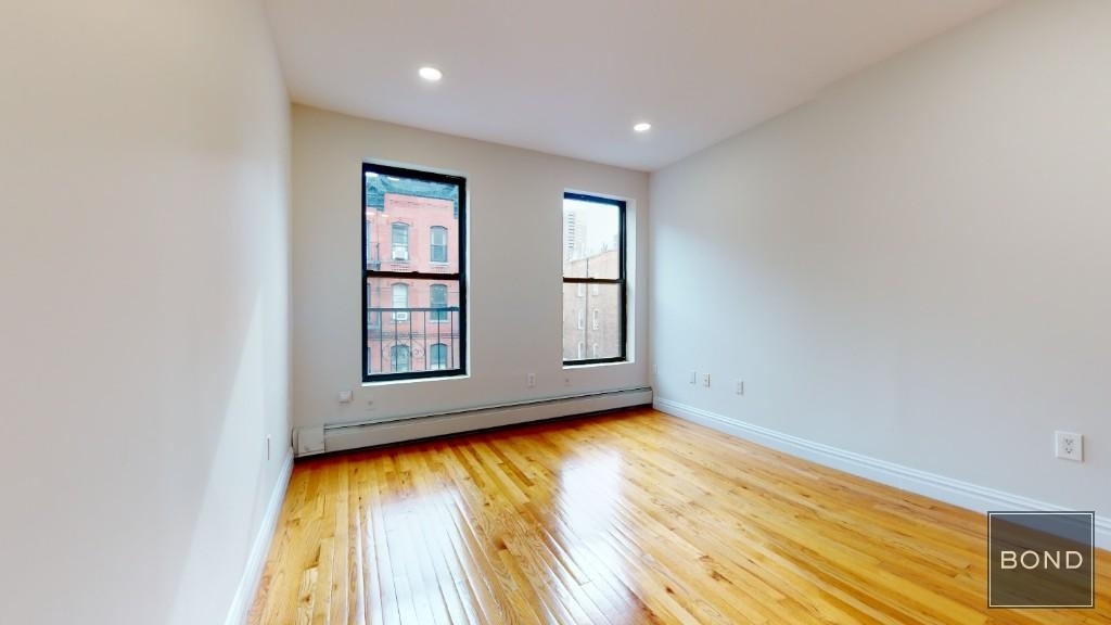 West 54 Street - Photo 1