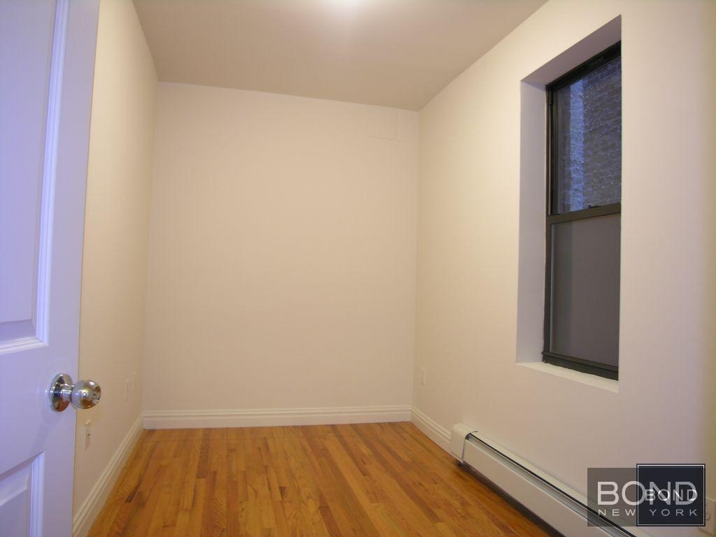 West 54 Street - Photo 1