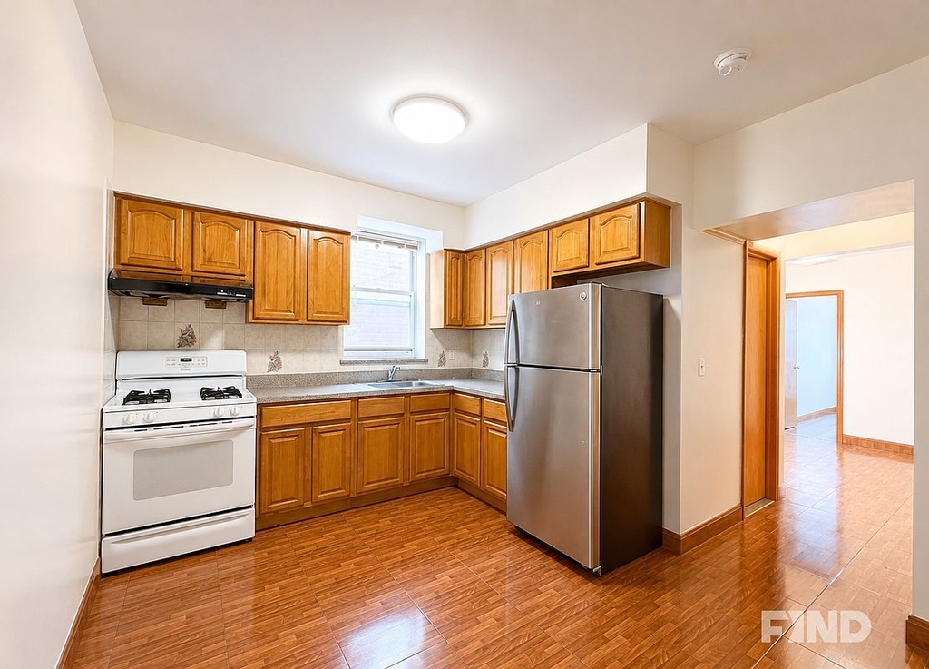 8th Avenue - Photo 3