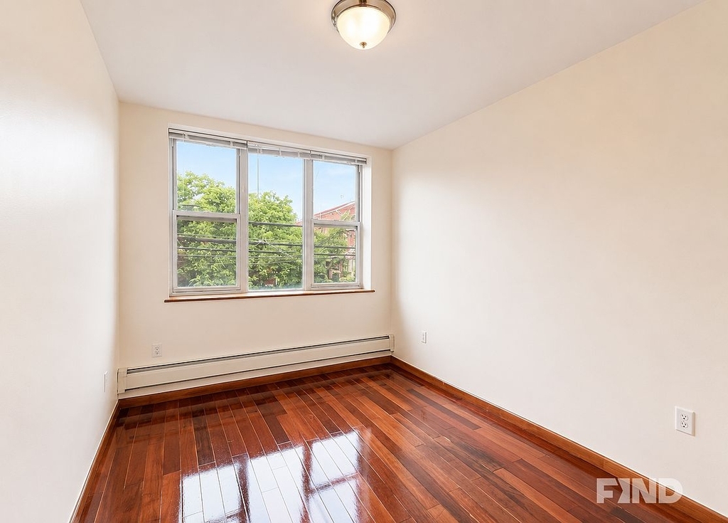 8th Avenue - Photo 0