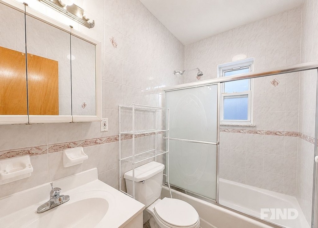 8th Avenue - Photo 4