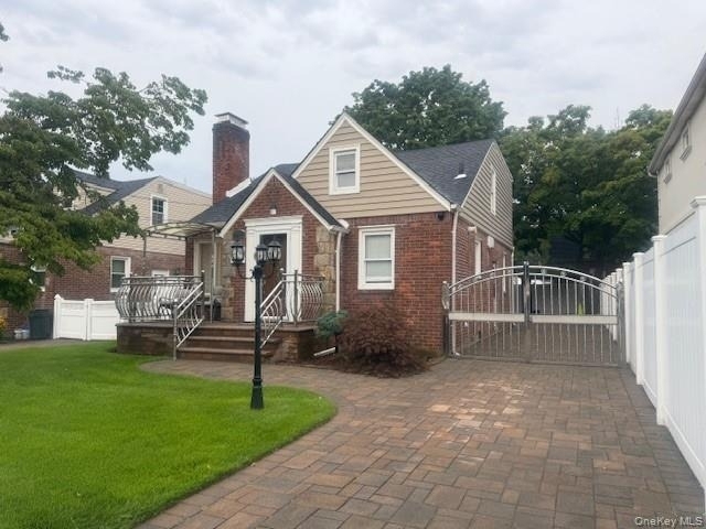 302 Oakford Street - Photo 1