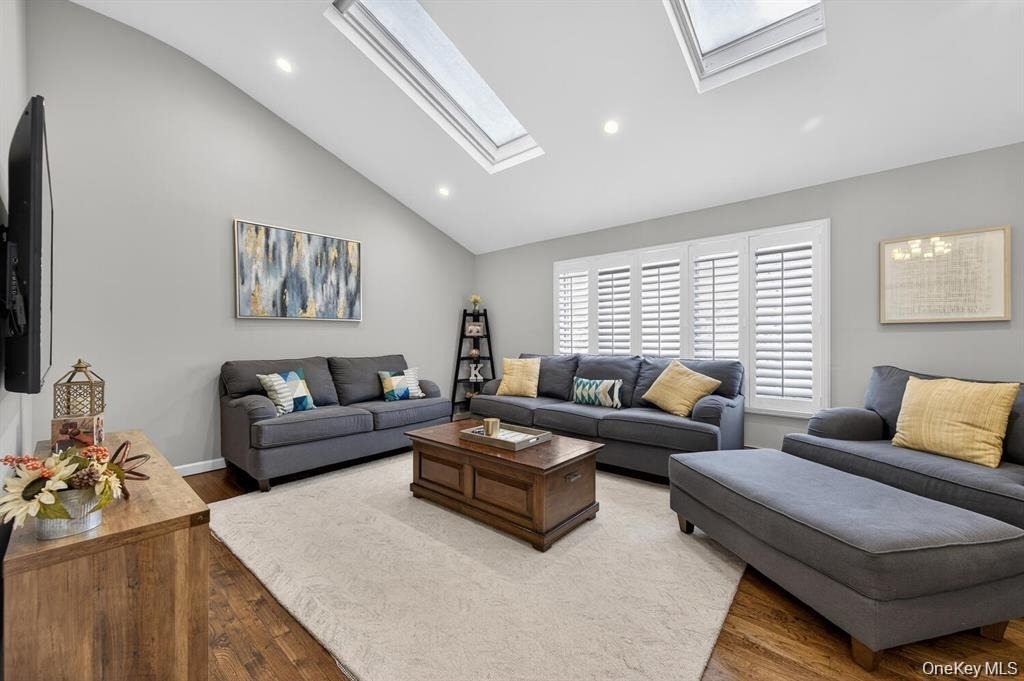 18 Melrose - Photo 1