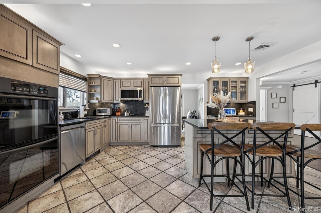 18 Melrose - Photo 4