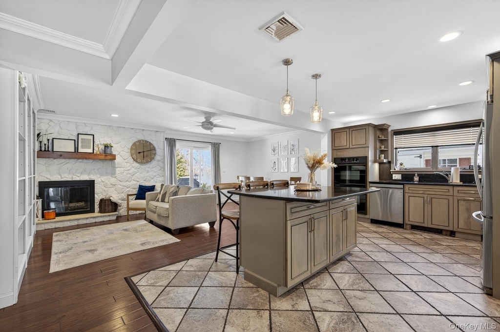 18 Melrose - Photo 3