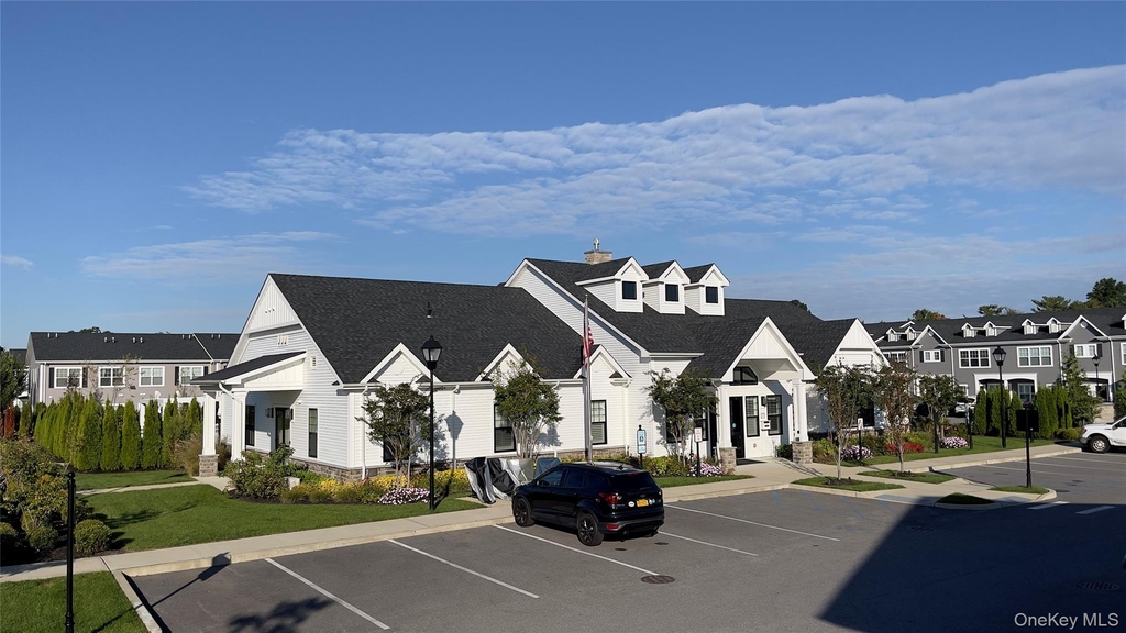 500 Sutton Court - Photo 0