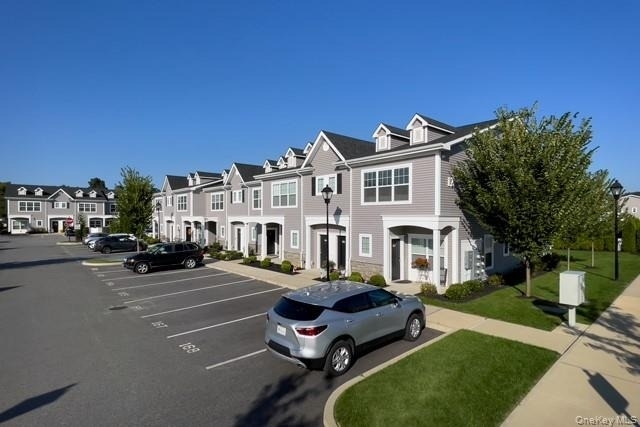 500 Sutton Court - Photo 1