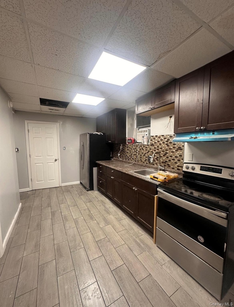 255 Smith Street - Photo 1