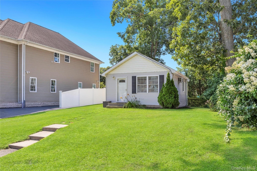 22 Maplewood Avenue - Photo 2