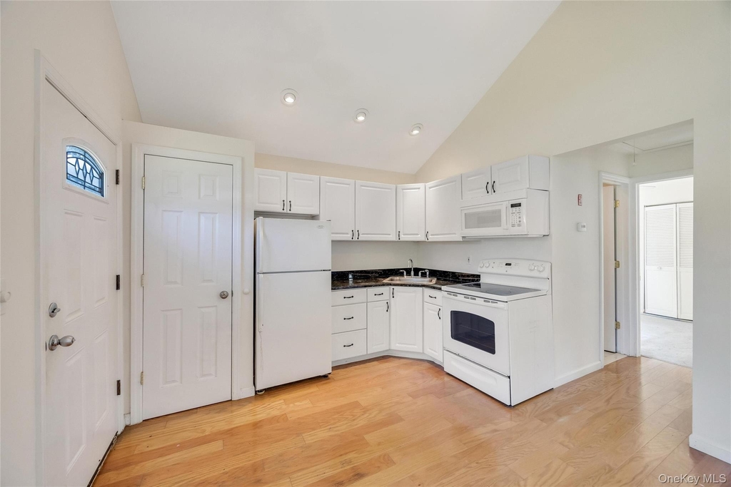 22 Maplewood Avenue - Photo 13