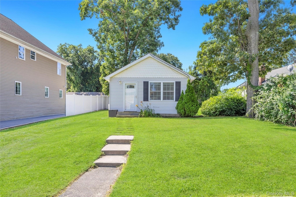 22 Maplewood Avenue - Photo 0
