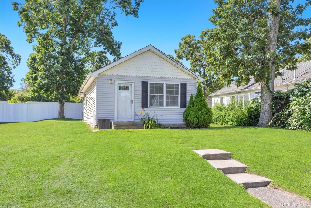 22 Maplewood Avenue - Photo 1