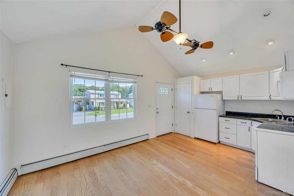 22 Maplewood Avenue - Photo 17