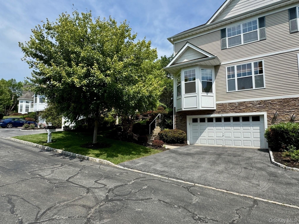 8 Green Court - Photo 1