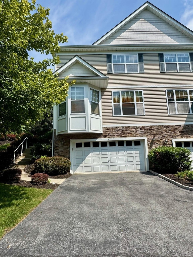 8 Green Court - Photo 0