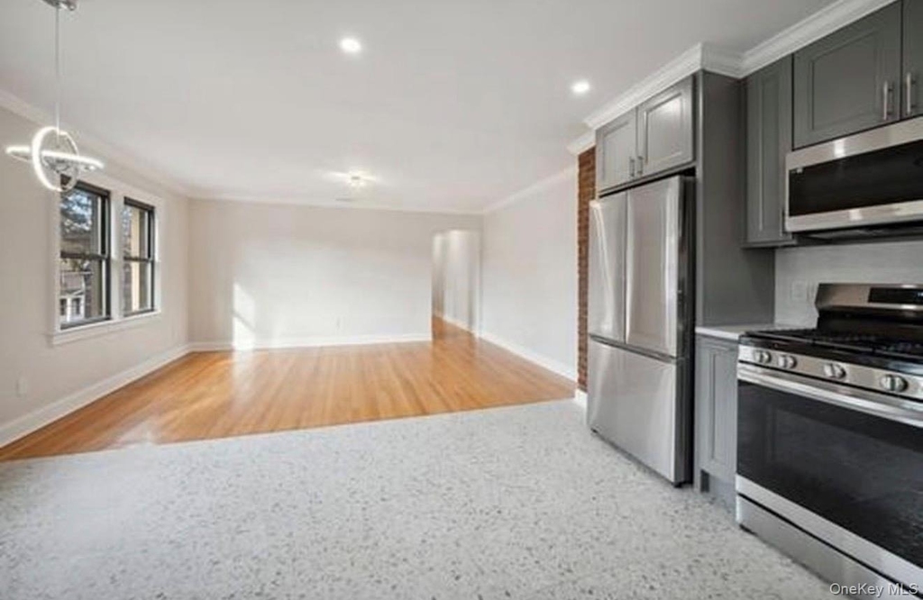 504 Ashford Avenue - Photo 3