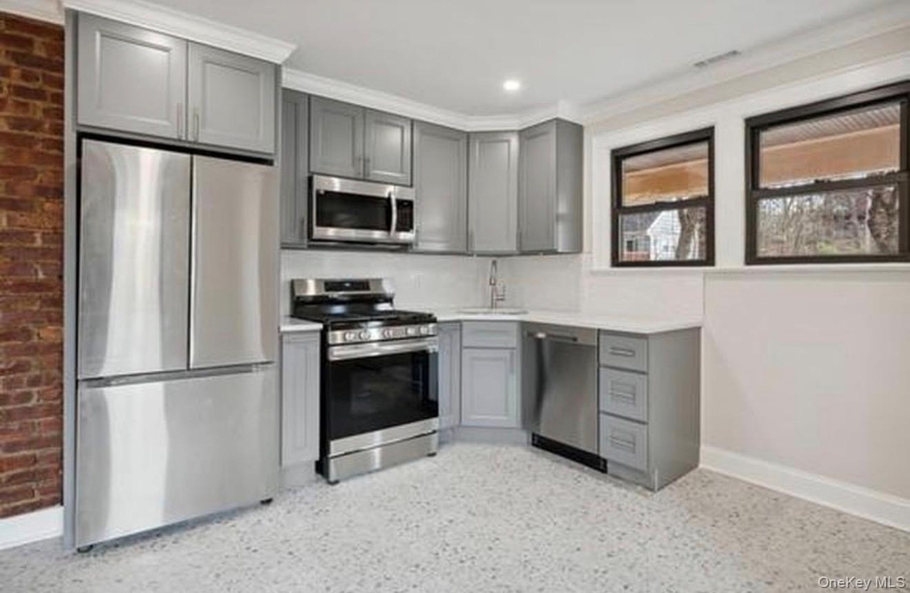 504 Ashford Avenue - Photo 4