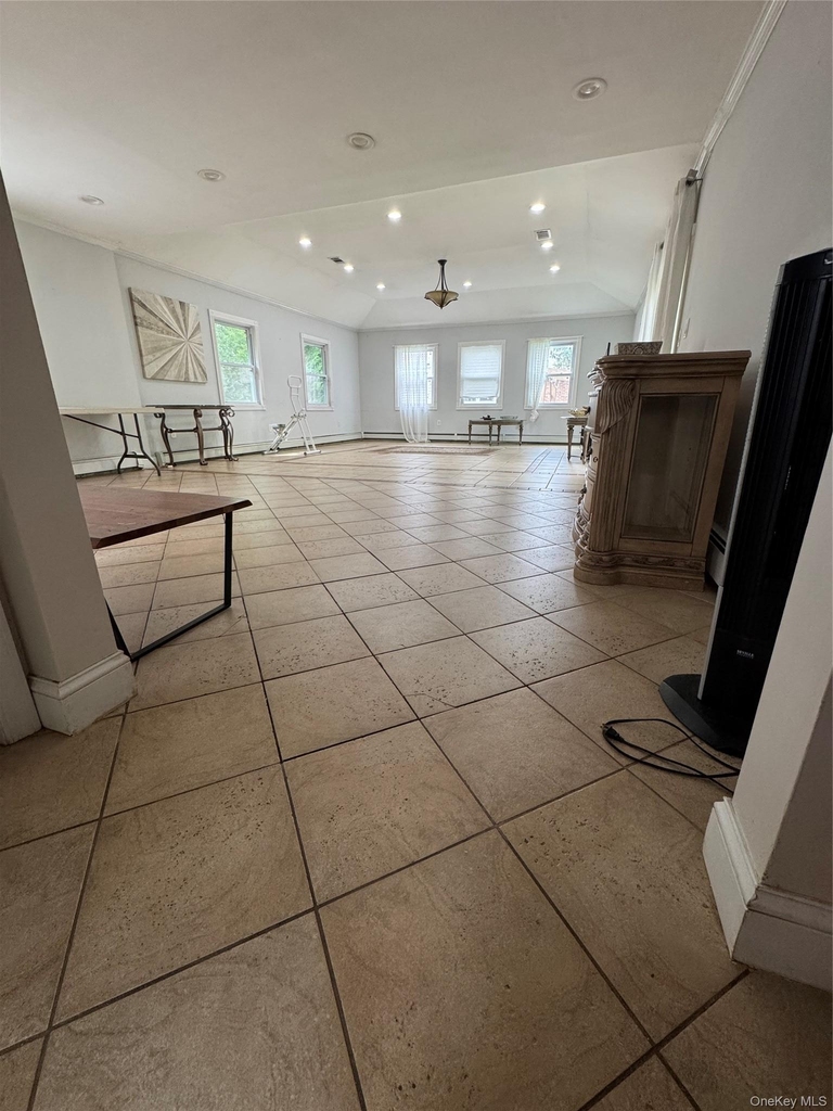 1498 Kew Avenue - Photo 5