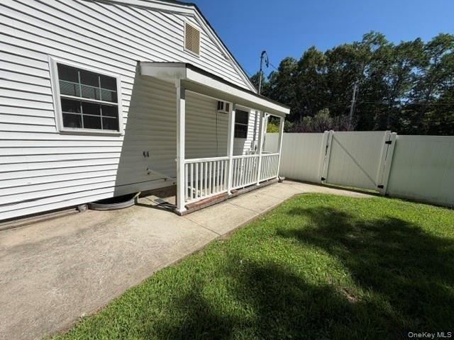 431 Head Of The Neck Road - Photo 1