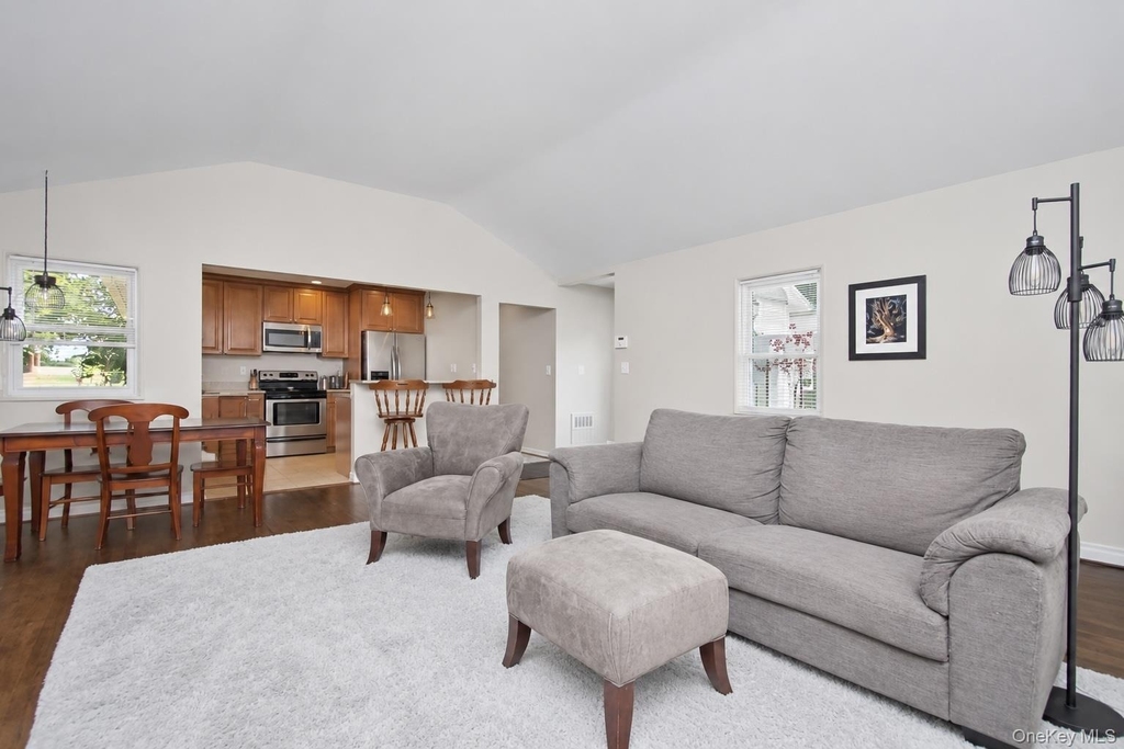 7 Tudor Place - Photo 2