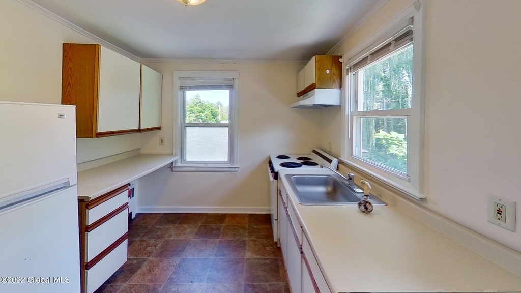 225 S Allen Street - Photo 1