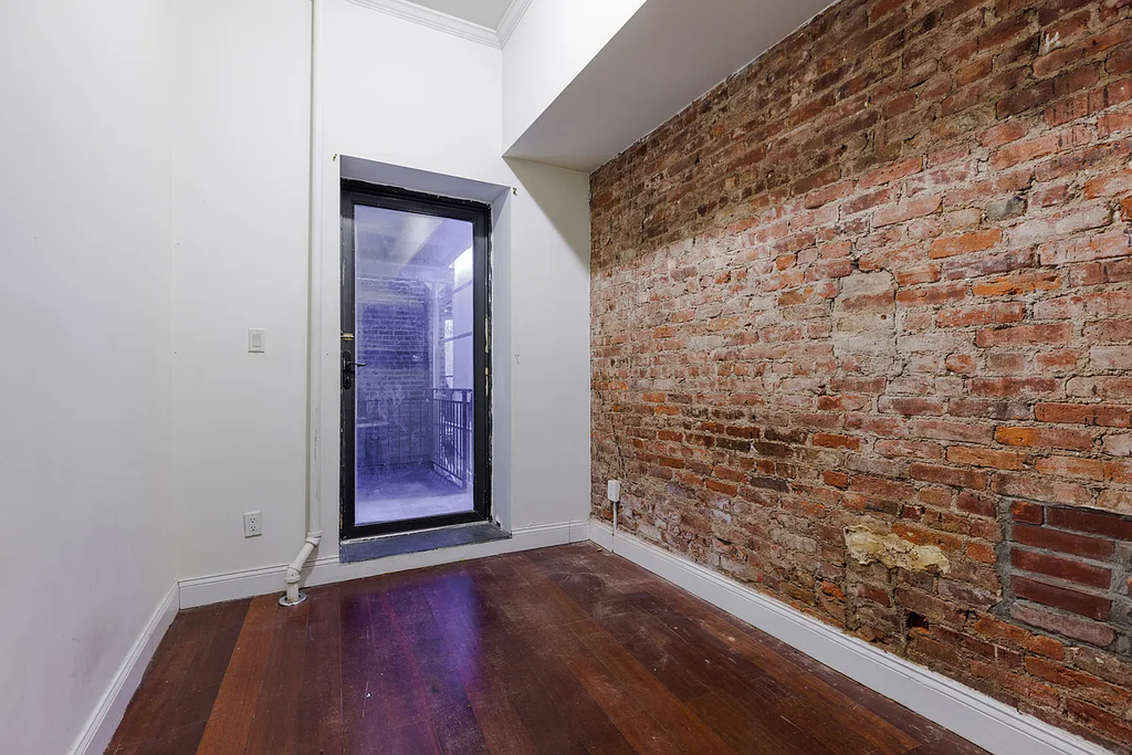 Broome Street - Photo 1