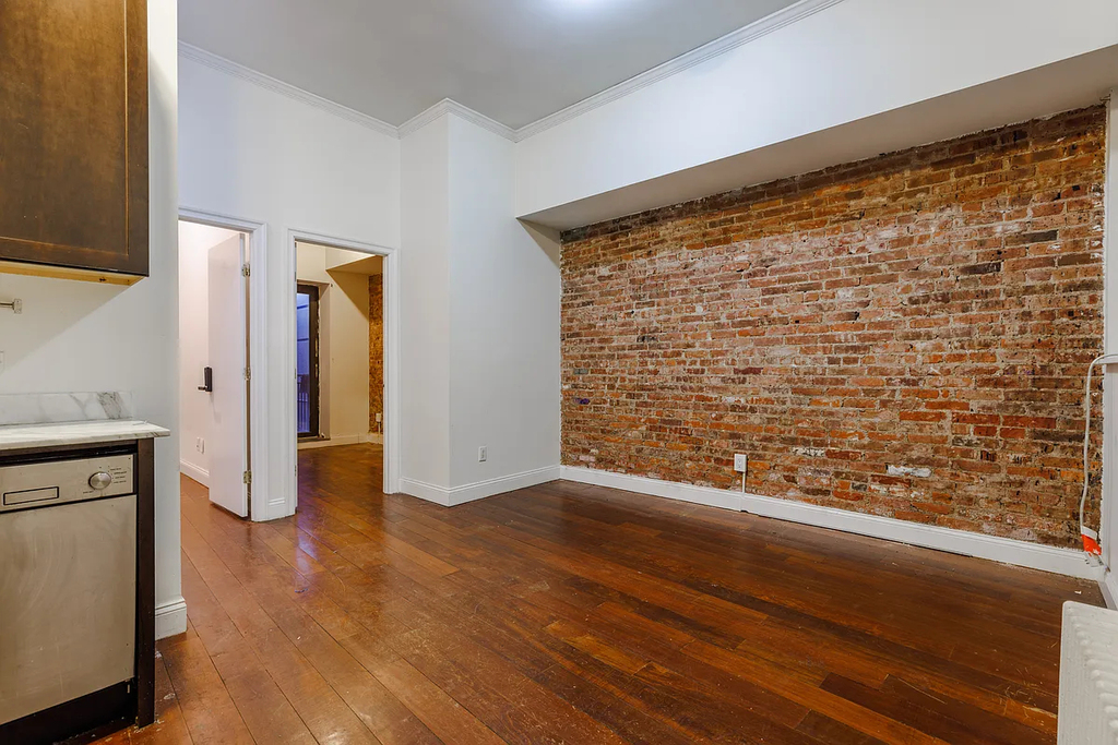 Broome Street - Photo 0