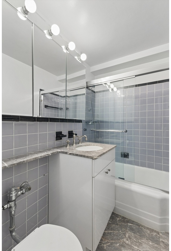 225 E 46th Street - Photo 5