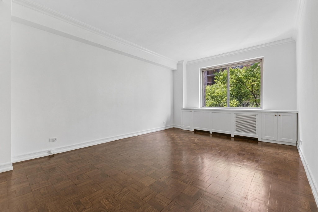 225 E 46th Street - Photo 7