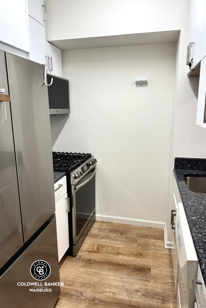 530 E 76th Street - Photo 4