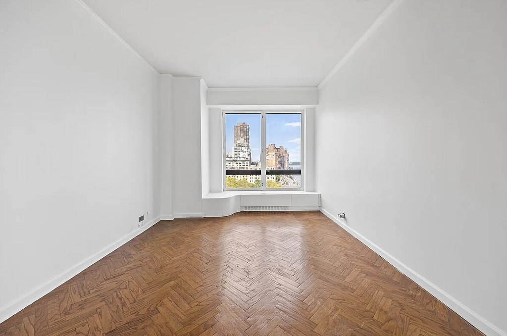 530 E 76th Street - Photo 3