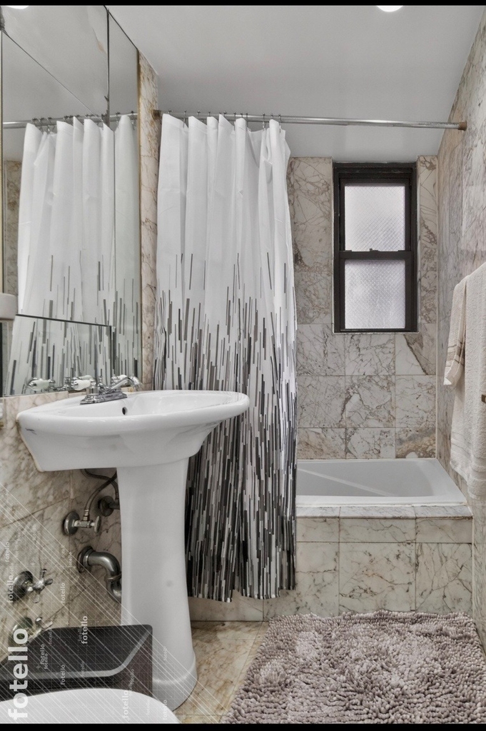 210 E 47th Street - Photo 6