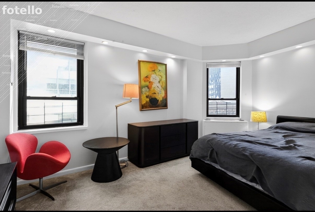210 E 47th Street - Photo 11