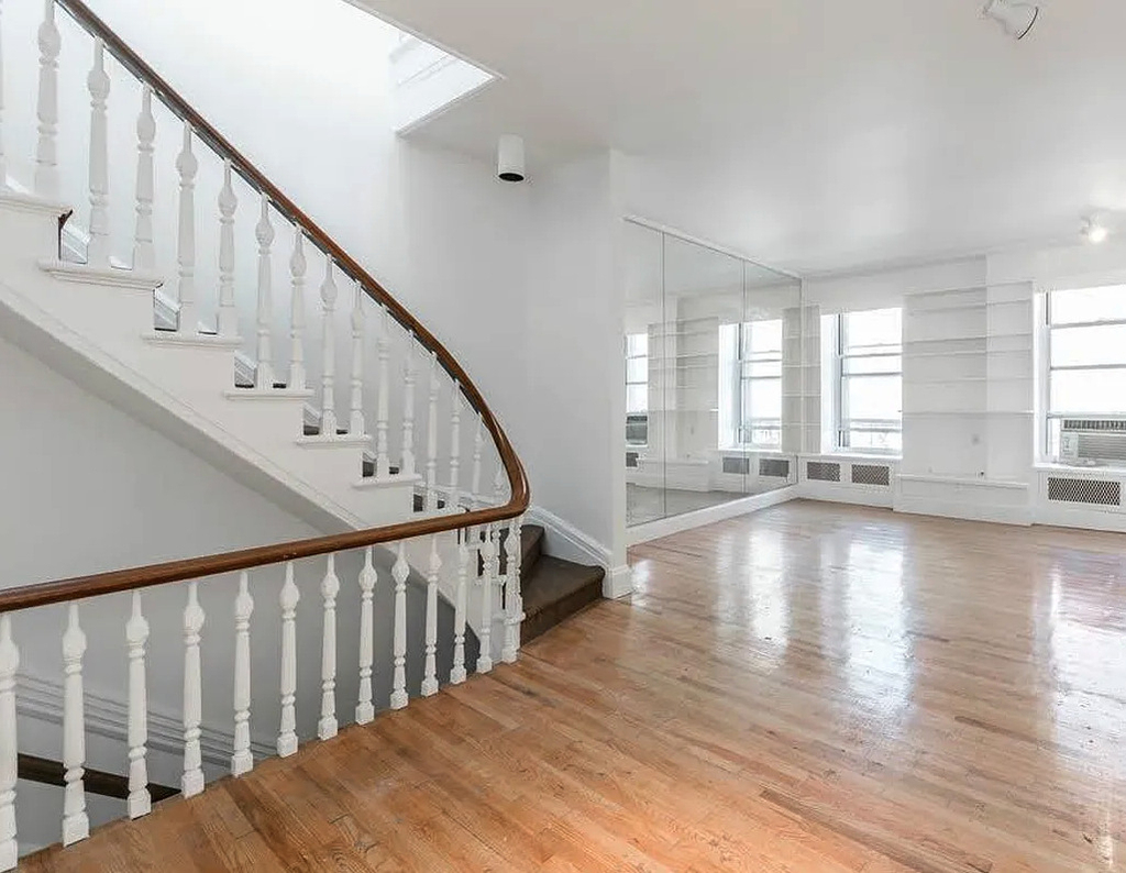 306 E 81st Street - Photo 7
