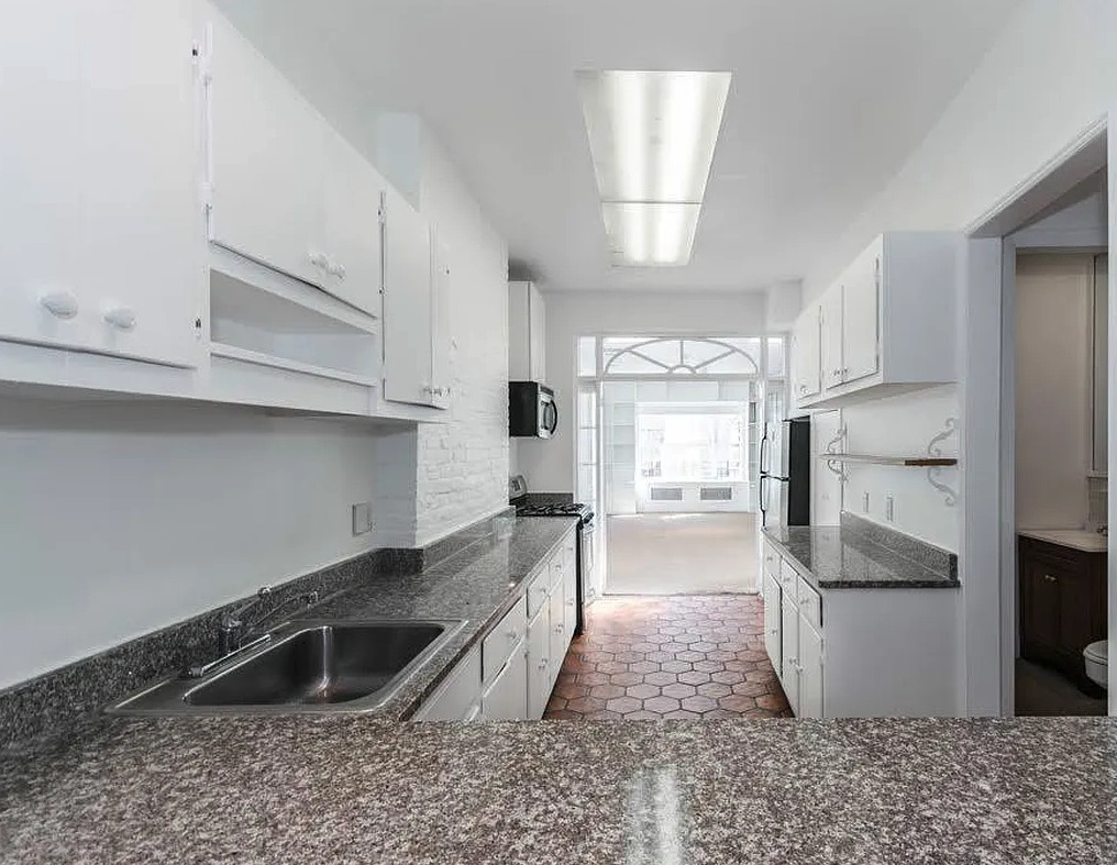 306 E 81st Street - Photo 9